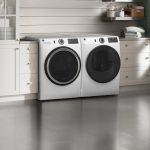 GE 28" / 5.5 ft³ Front Load Washer White