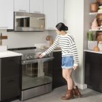 Cuisinière électrique encastrée à convection par ventilateur 30″ HAIER avec four de 5,7 pi³ et connexion WiFi